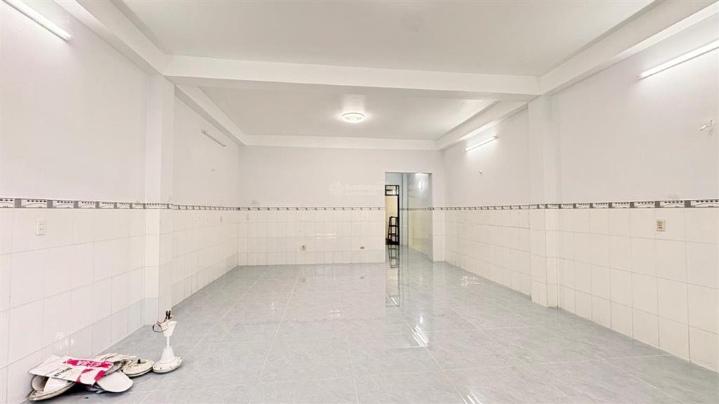 6.2 tỷ  4 tầng  ngang 6m x 18m  110m2 4pn 5wc  ngay song hành  gần chợ hóc môn đường xe hơi