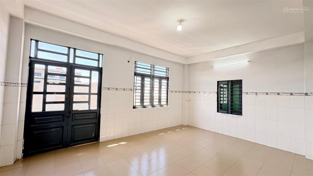 6.2 tỷ  4 tầng  ngang 6m x 18m  110m2 4pn 5wc  ngay song hành  gần chợ hóc môn đường xe hơi