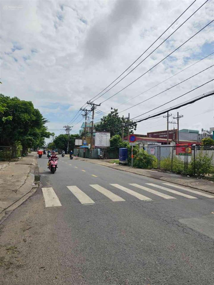 Ngay dương công khi + lê thị kim ( chợ) ngang 10m x 22m 221m2 full thổ cư  gần vinhome hm