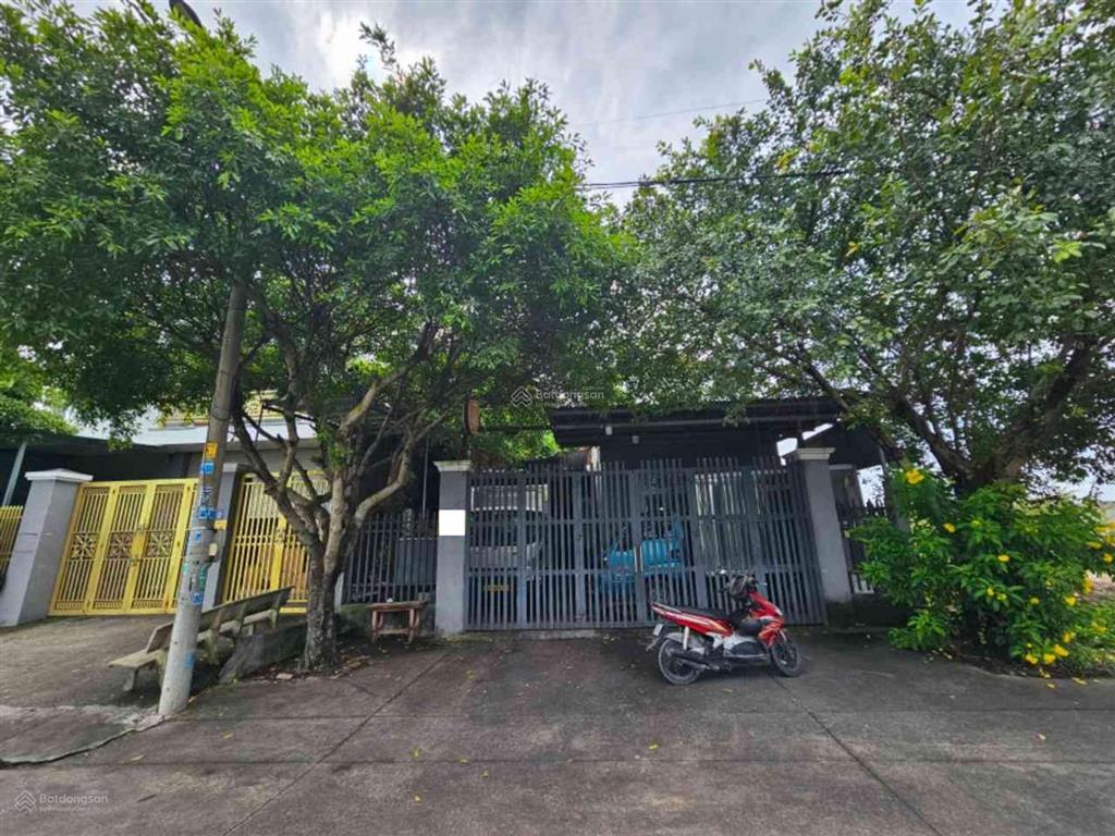 Ngay dương công khi + lê thị kim ( chợ) ngang 10m x 22m 221m2 full thổ cư  gần vinhome hm