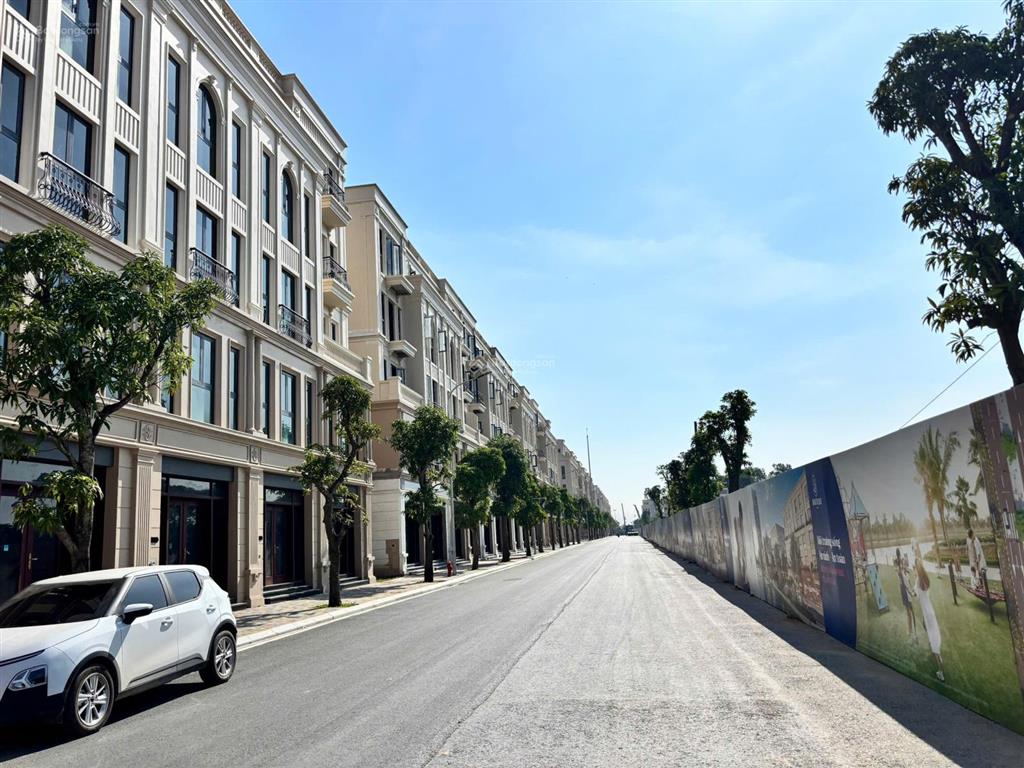 Duy nhất căn liền kề vinhomes cổ loa đối diện 3 toà chung cư cao 45 tầng  ( vốn 9 tỷ)