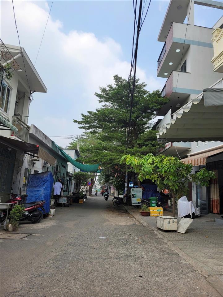 Bán gấp, nhà hẻm xe hơi trường chinh, 110m2, sân thượng trước sau