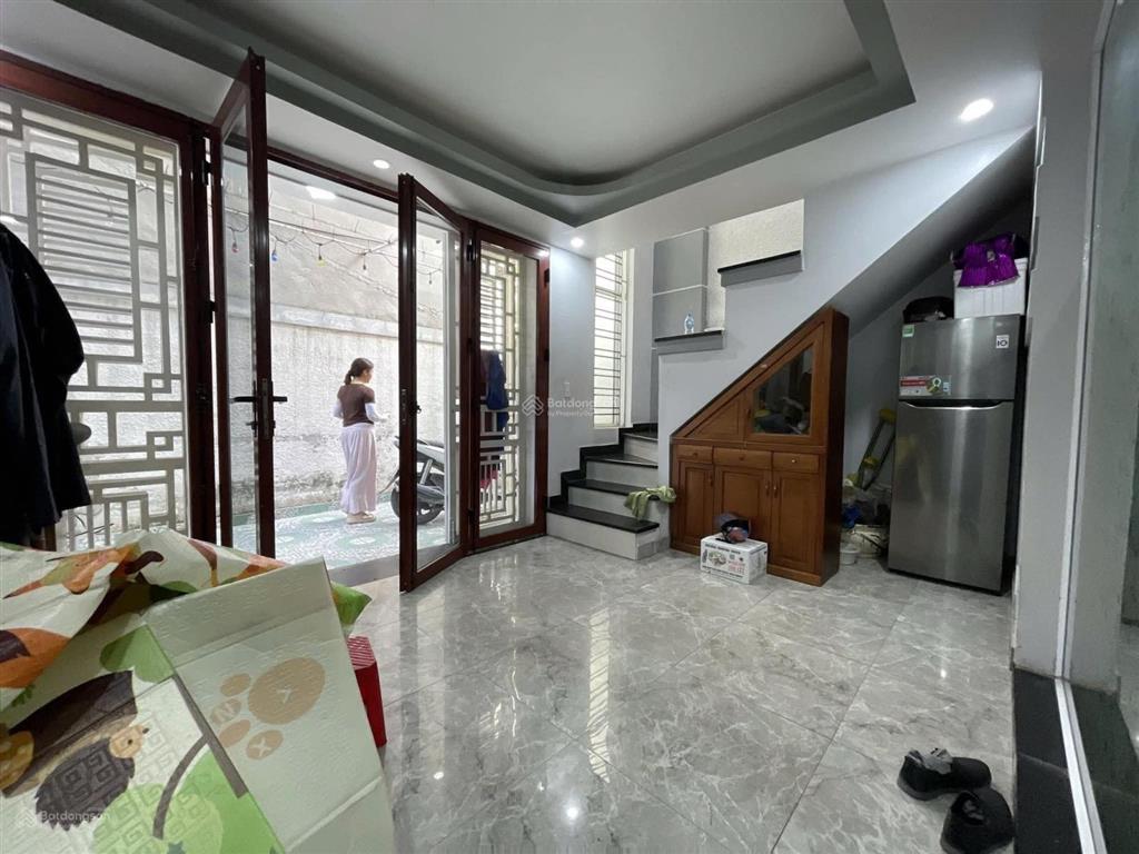 Bán nhà 3pn, 2wc, 4t 65m2 tại 14b/304 chợ hàng cũ, giá cực chất 3,3 tỷ vnd