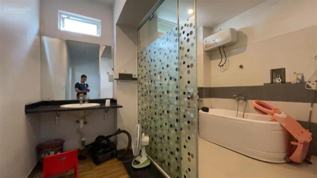 Bán nhà 3pn, 2wc, 4t 65m2 tại 14b/304 chợ hàng cũ, giá cực chất 3,3 tỷ vnd