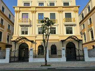 Biệt thự song lập hoàng gia vinhomes royal island 183,7m2 đất, 415,5m2 sàn, biển nước mặn sau nhà