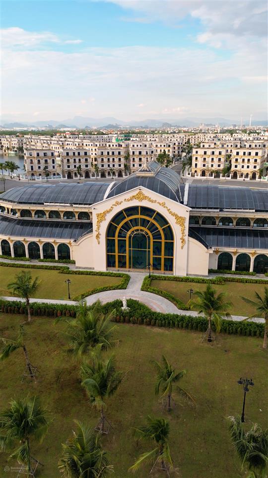 Biệt thự song lập hoàng gia vinhomes royal island 183,7m2 đất, 415,5m2 sàn, biển nước mặn sau nhà