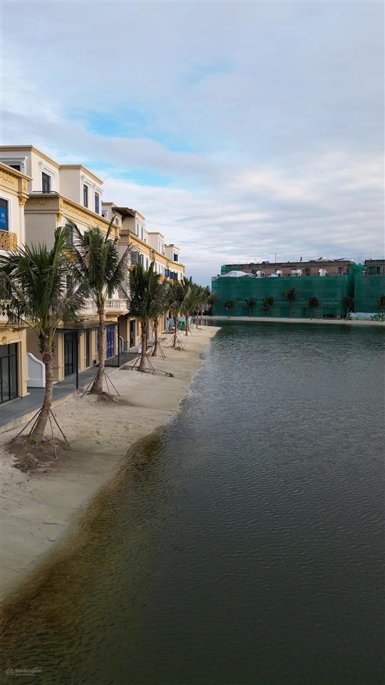 Biệt thự song lập hoàng gia vinhomes royal island 183,7m2 đất, 415,5m2 sàn, biển nước mặn sau nhà