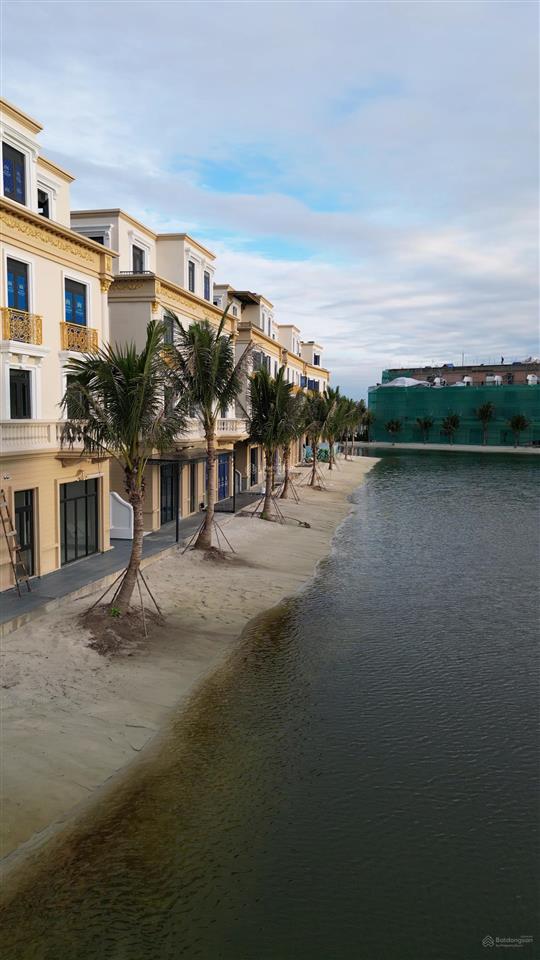 Biệt thự song lập hoàng gia vinhomes royal island 183,7m2 đất, 415,5m2 sàn, biển nước mặn sau nhà