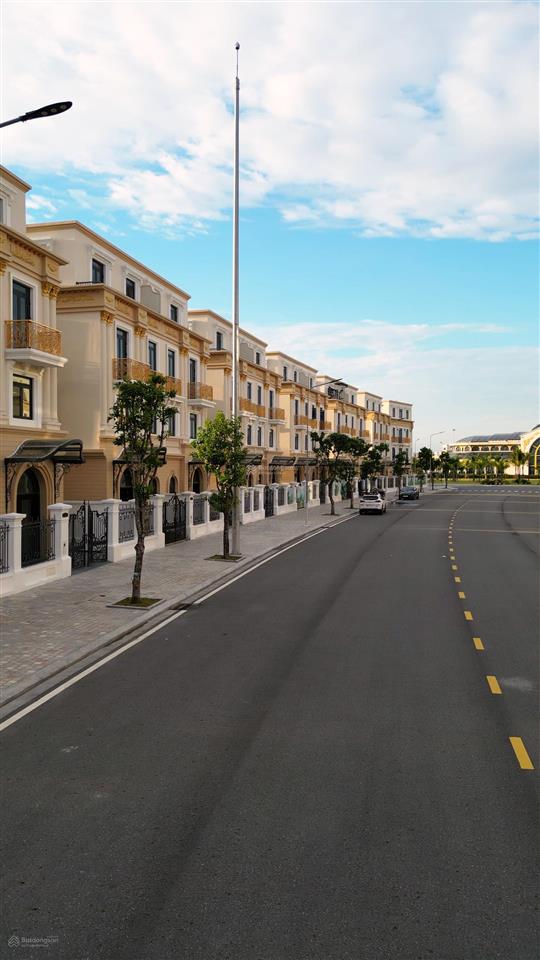 Biệt thự song lập hoàng gia vinhomes royal island 183,7m2 đất, 415,5m2 sàn, biển nước mặn sau nhà
