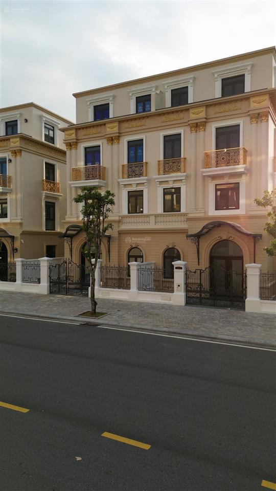 Biệt thự song lập hoàng gia vinhomes royal island 183,7m2 đất, 415,5m2 sàn, biển nước mặn sau nhà