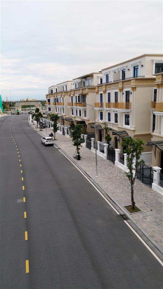 Biệt thự song lập hoàng gia vinhomes royal island 183,7m2 đất, 415,5m2 sàn, biển nước mặn sau nhà