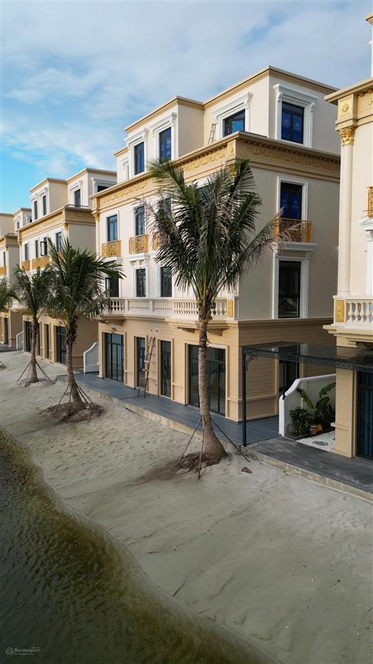 Biệt thự song lập hoàng gia vinhomes royal island 183,7m2 đất, 415,5m2 sàn, biển nước mặn sau nhà