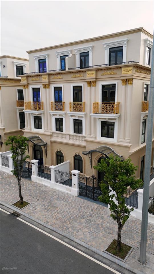 Biệt thự song lập hoàng gia vinhomes royal island 183,7m2 đất, 415,5m2 sàn, biển nước mặn sau nhà