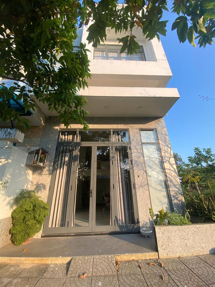 Nhà 2 tầng 1 lửng kẹp cống, hoà phú 8, đường 14m tđc tây bắc giá chỉ 6,5 tỷ siêu tốt!