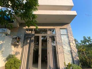 Nhà 2 tầng 1 lửng kẹp cống, hoà phú 8, đường 14m tđc tây bắc giá chỉ 7,3 tỷ siêu tốt!