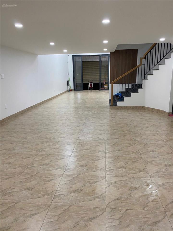 Bán nhà hiếm mặt tiền đường 3 diện tích 111m2 tầng giá rẻ 14,5 tỷ có sân để xe hơi.