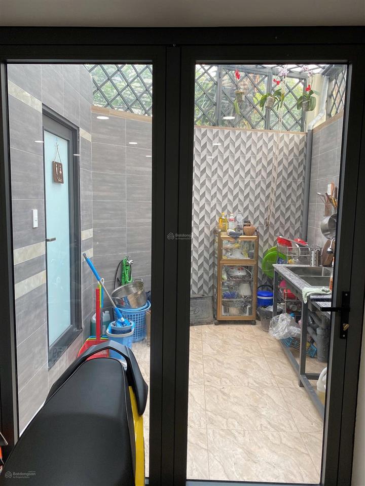 Bán nhà hiếm mặt tiền đường 3 diện tích 111m2 tầng giá rẻ 14,5 tỷ có sân để xe hơi.