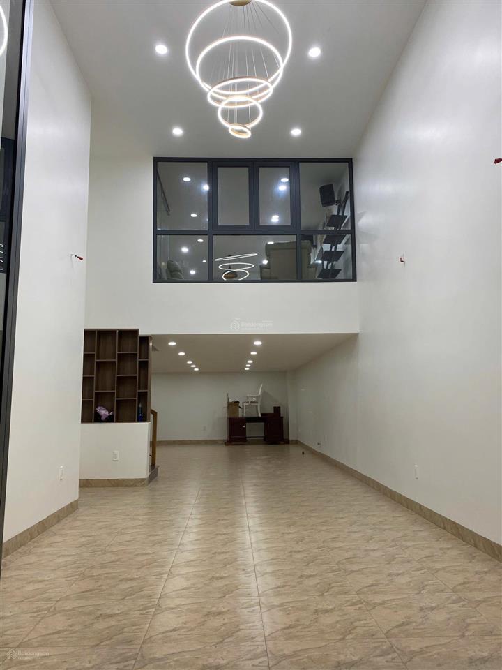 Bán nhà hiếm mặt tiền đường 3 diện tích 111m2 tầng giá rẻ 14,5 tỷ có sân để xe hơi.