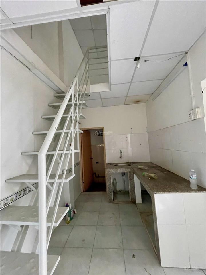 Ngay chợ hiệp bình ngang 5.3m 2 mặt tiền trước sau giá chỉ 4.5 tỷ .