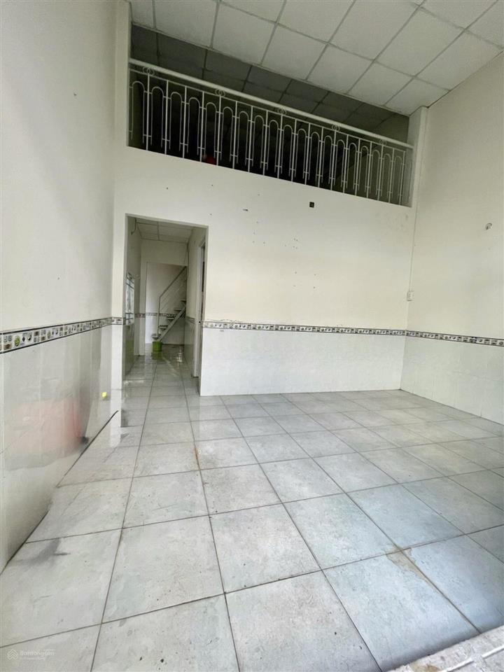Ngay chợ hiệp bình ngang 5.3m 2 mặt tiền trước sau giá chỉ 4.5 tỷ .