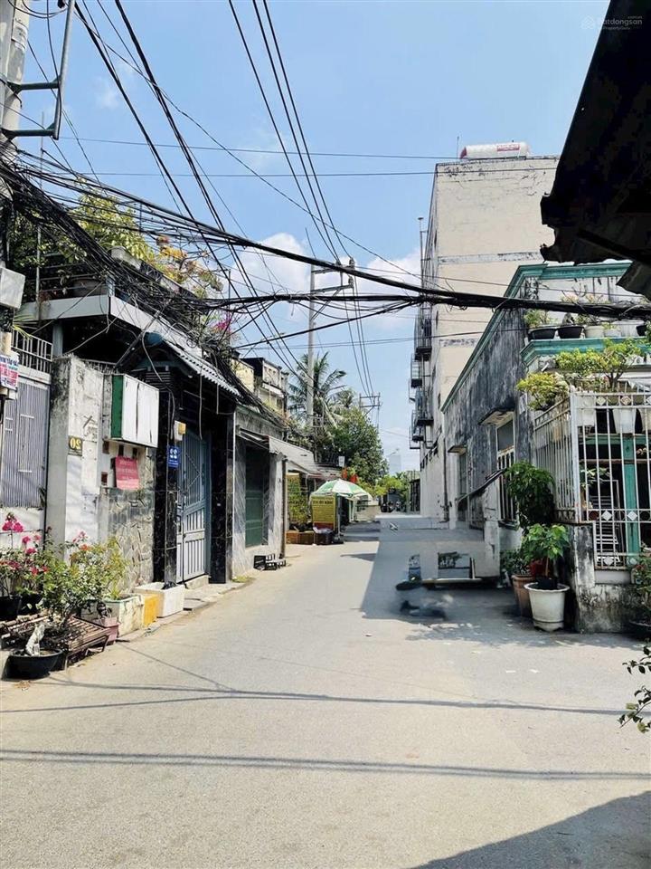 Ngay chợ hiệp bình ngang 5.3m 2 mặt tiền trước sau giá chỉ 4.5 tỷ .