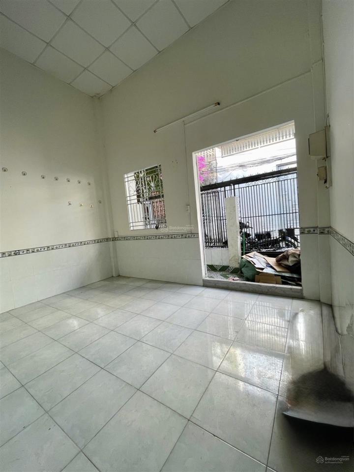 Ngay chợ hiệp bình ngang 5.3m 2 mặt tiền trước sau giá chỉ 4.5 tỷ .