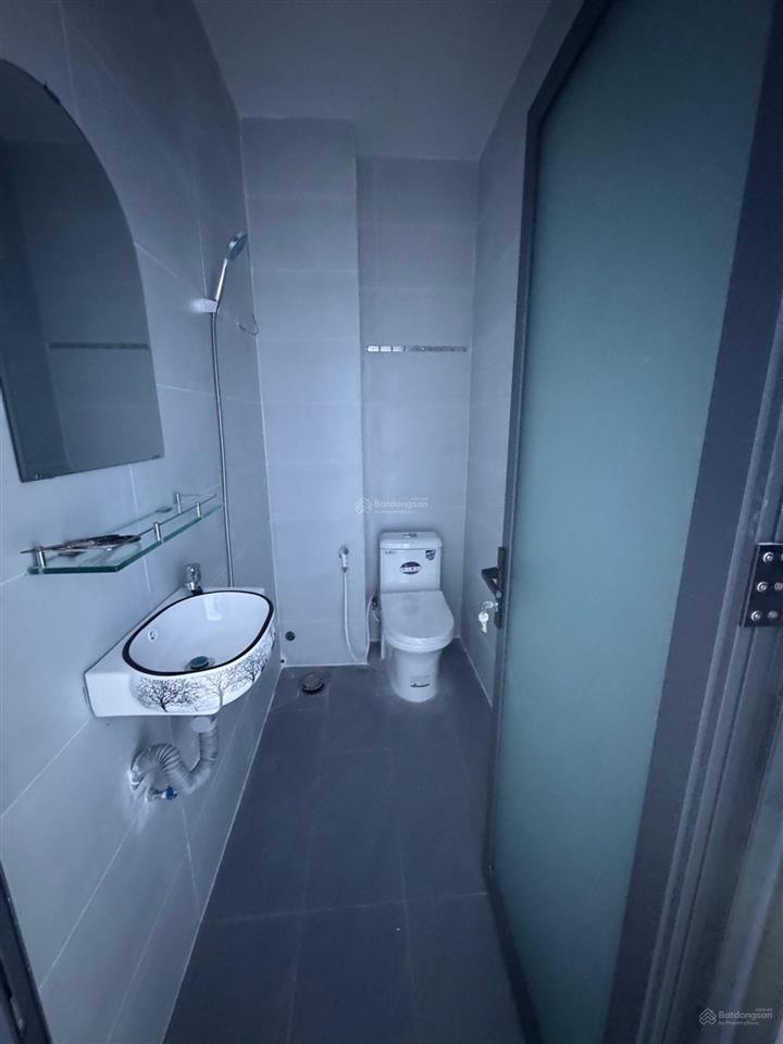 3 tầng 4pn  đường 8m vỉa hè  cách mt hoàng hữu nam 50m  6,4 tỷ