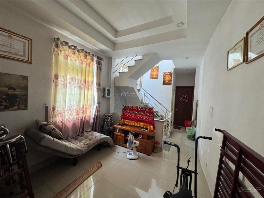 Nhà 3 lầu 3 mt thoáng  50m2 ngang 5  sát vách ubnd phường tnp  6 tỷ