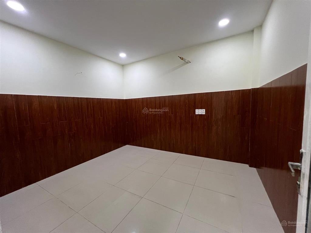 Nhà 2 tầng ngang 6.6m hiếm 68m2, hxh cạnh lã xuân oai