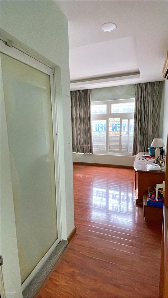 Bán đất tặng nhà mt vĩnh trung thanh khê  dt 180mv  ngang hơn 7m  gần lê đình lý