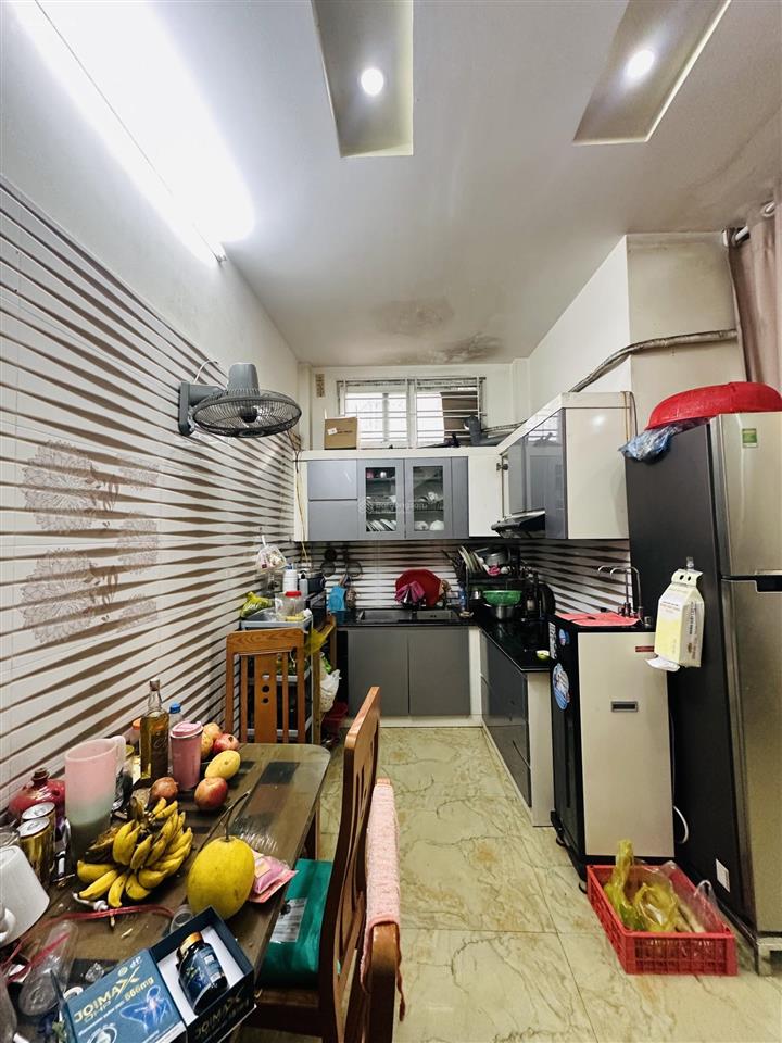 Bán nhà phố nguyễn tường loan. 40m2 x 3 tầng. mặt tiền 5m. ô tô đỗ ngay cửa. 3,3 tỷ