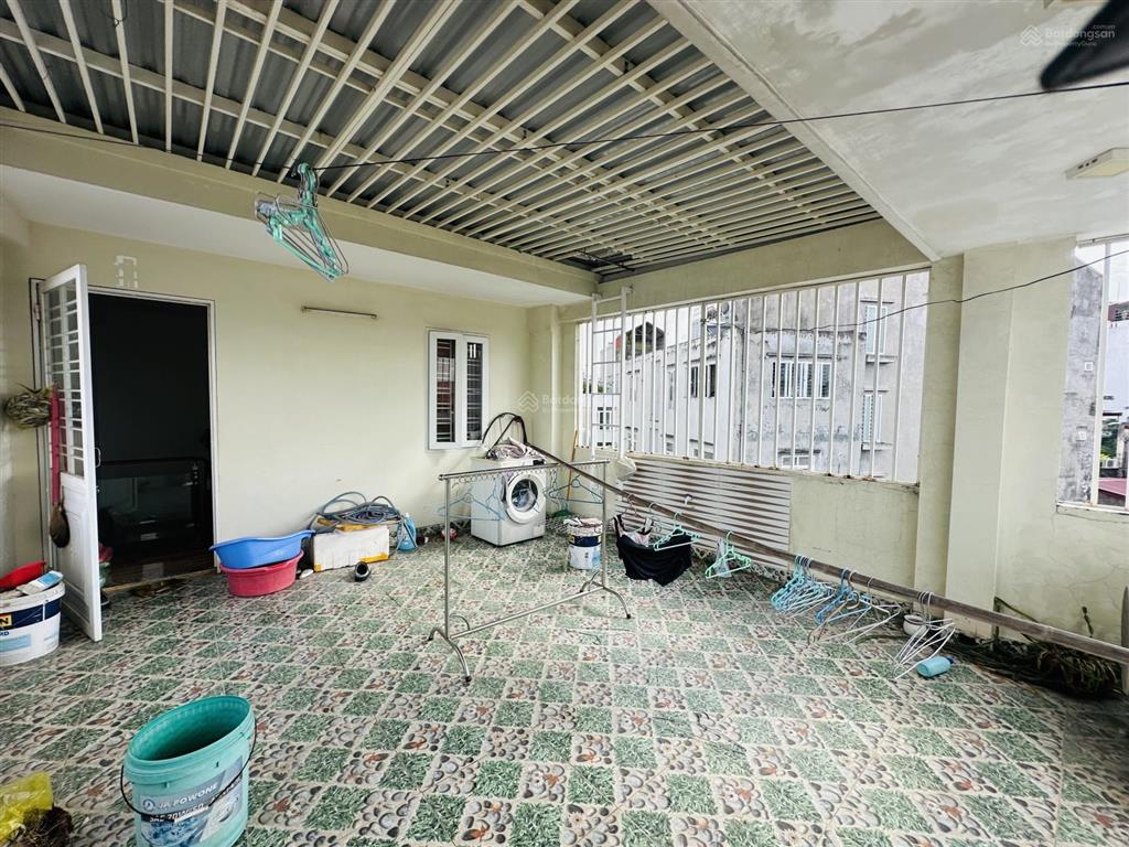 Bán nhà phố nguyễn tường loan. 40m2 x 3 tầng. mặt tiền 5m. ô tô đỗ ngay cửa. 3,3 tỷ