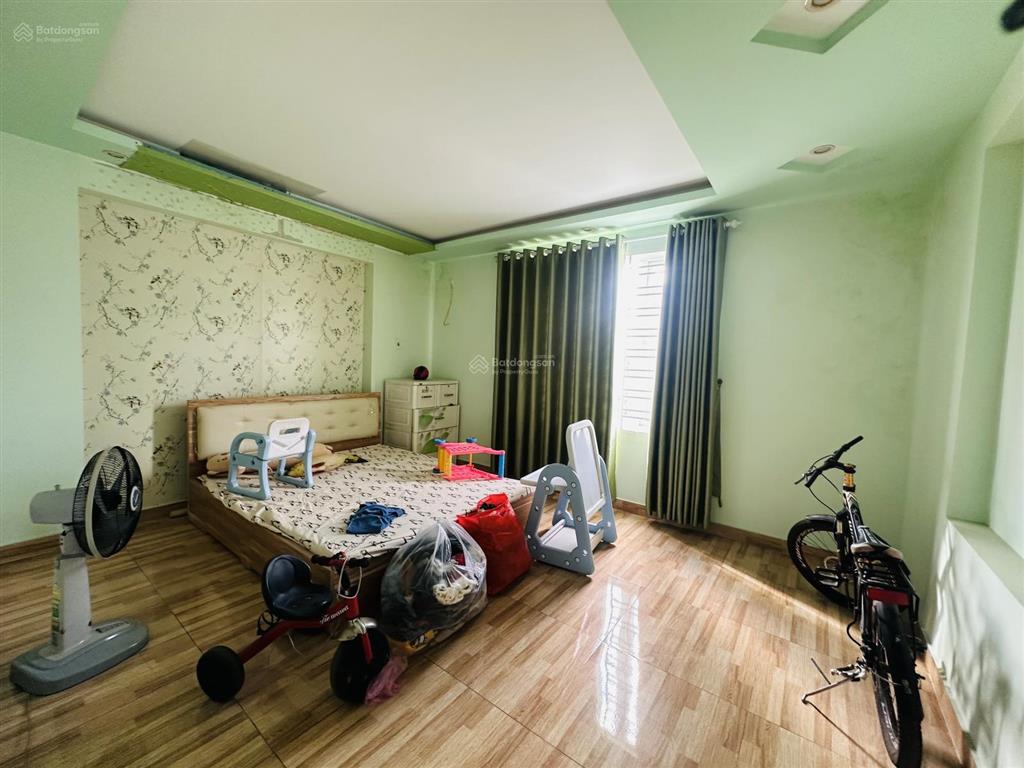 Bán nhà phố nguyễn tường loan. 40m2 x 3 tầng. mặt tiền 5m. ô tô đỗ ngay cửa. 3,3 tỷ