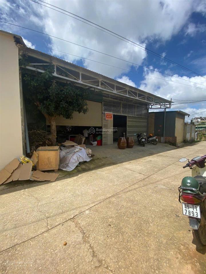 Bán nhà và kho ngay chợ lba thành phố đà lạt.
diện tích 318m2, ngang 13m