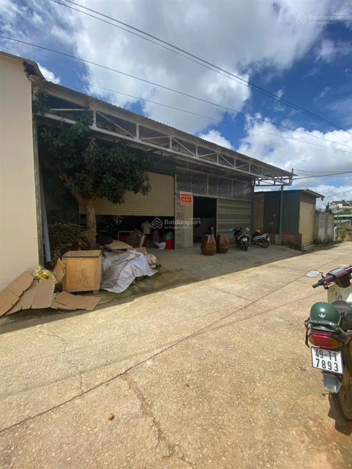Bán nhà và kho ngay chợ lba thành phố đà lạt.
diện tích 318m2, ngang 13m