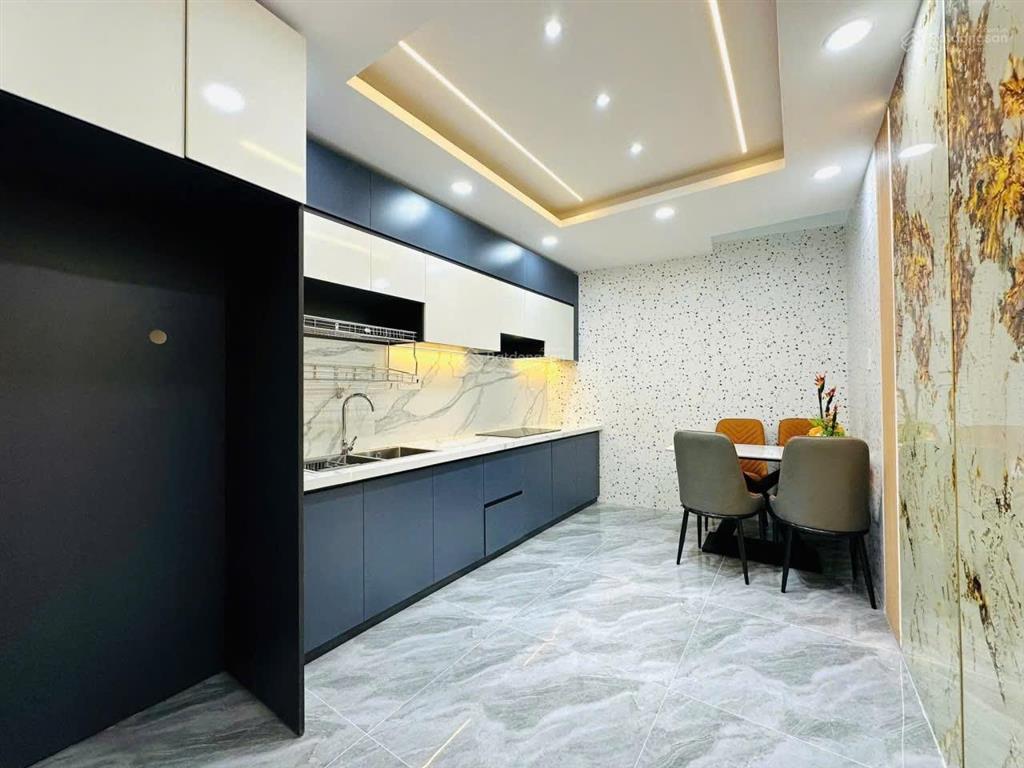 Nhà đẹp phạm văn chiêu gò vấp  nhỉnh 5 tỷ  hxh tới nhà  3 tầng 4pn  sát mặt tiền