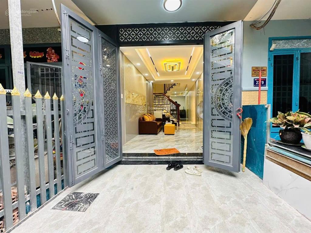 Nhà đẹp phạm văn chiêu gò vấp  nhỉnh 5 tỷ  hxh tới nhà  3 tầng 4pn  sát mặt tiền