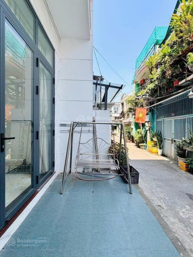 Siêu phẩm chỉ hơn 6 tỷ 82m2 full nội thất, 4pn, sát hẻm xe tải  khang 0984 874 *** xem ngay
