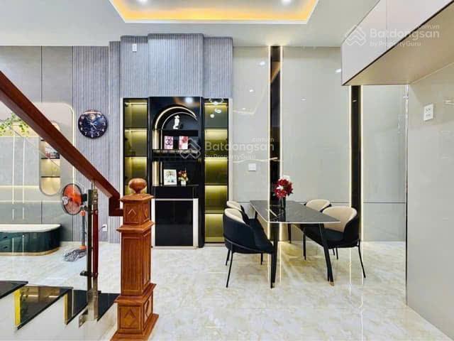 Siêu phẩm chỉ hơn 6 tỷ 82m2 full nội thất, 4pn, sát hẻm xe tải  khang 0984 874 *** xem ngay