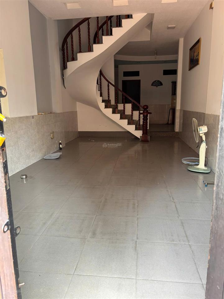 Bùi quang là  gv 4 tầng, 5 pn, ngang 6m sát đường chính, giá 9,5 tỷ  khang 0984 874 *** xem ngay