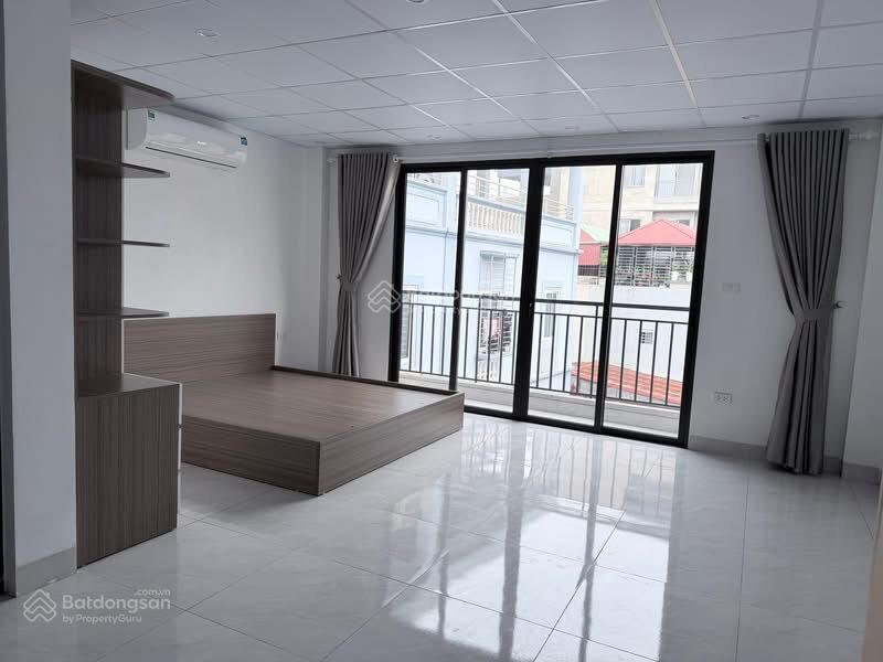 Cho thuê ccmn tại 85 xuân thủy  cầu giấy  studio rộng 85m2  ban công thoáng sáng