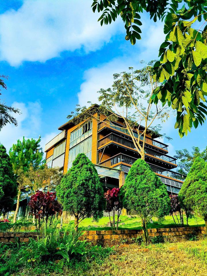 bán gấp 200m2 view hồ nghỉ dưỡng trung tâm thành phố bảo lộc sẵn 100m2 thổ cư 