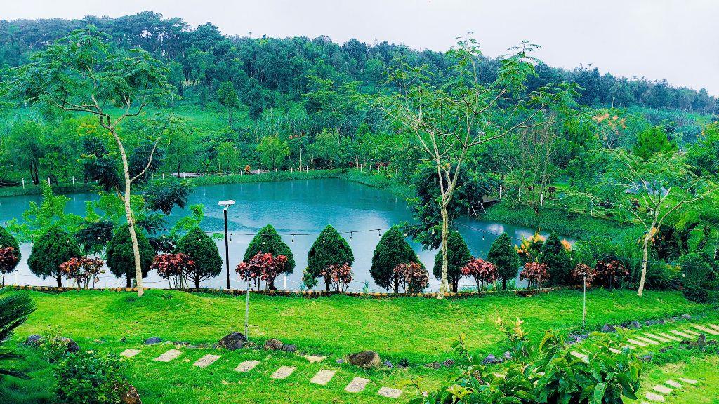 Chủ ngộp bán gấp 200m2 đất n ngay tại trung tâm thành phố bảo lộc sẵn 100m2 thổ cư sổ sẵn. - giá chỉ 700tr