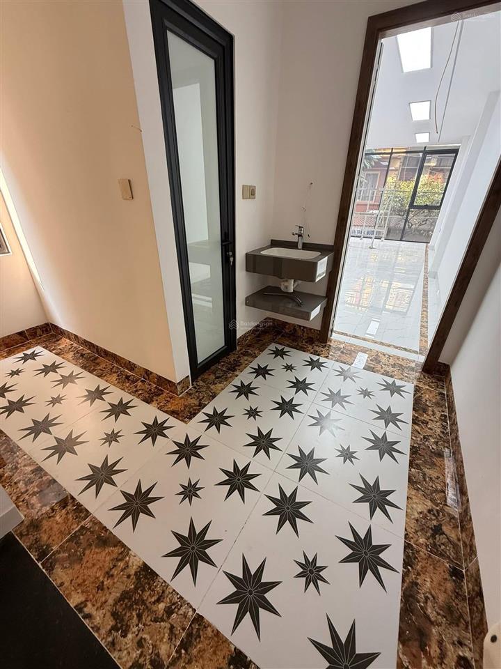 Chính chủ cần bán căn nhà ở mặt phố thịnh liệt dt. 50m2. mt. 4m. 6 tầng. 6 ngủ. giá.19 tỷ.