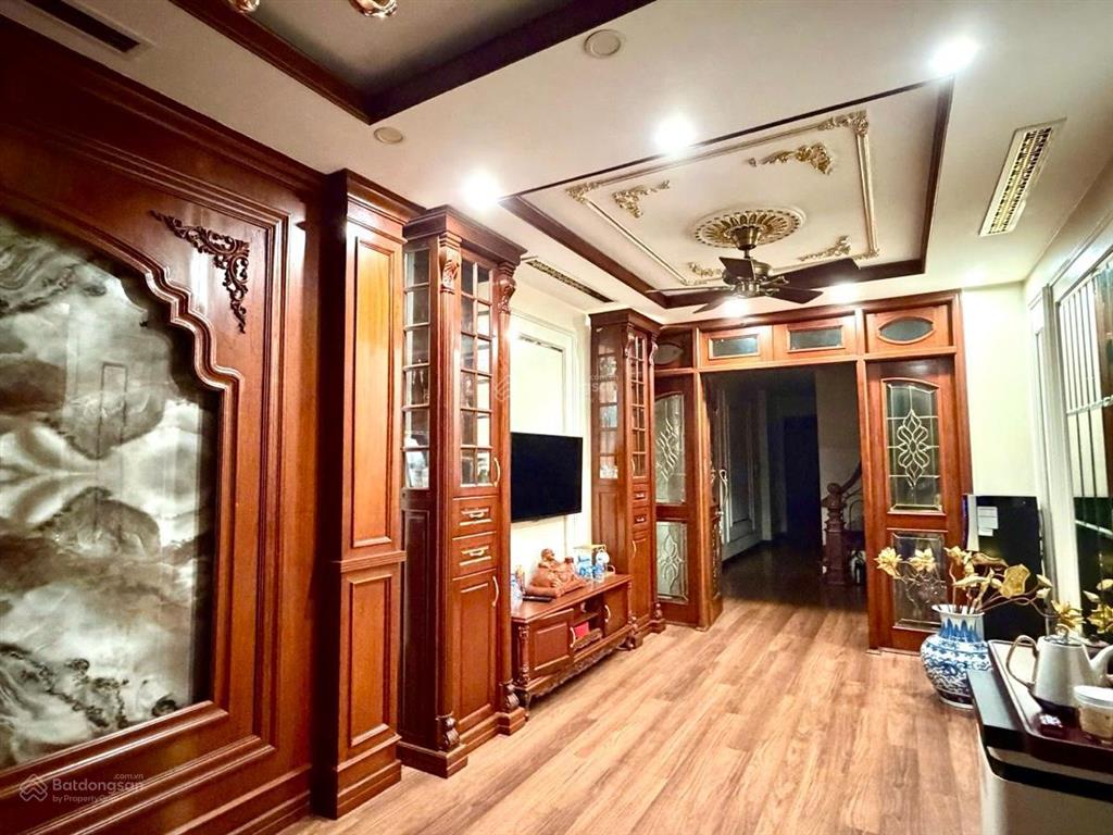 Bà triệu  dt. 40m2. mt. 3,5m. 5 tầng. giá. 22 tỷ.