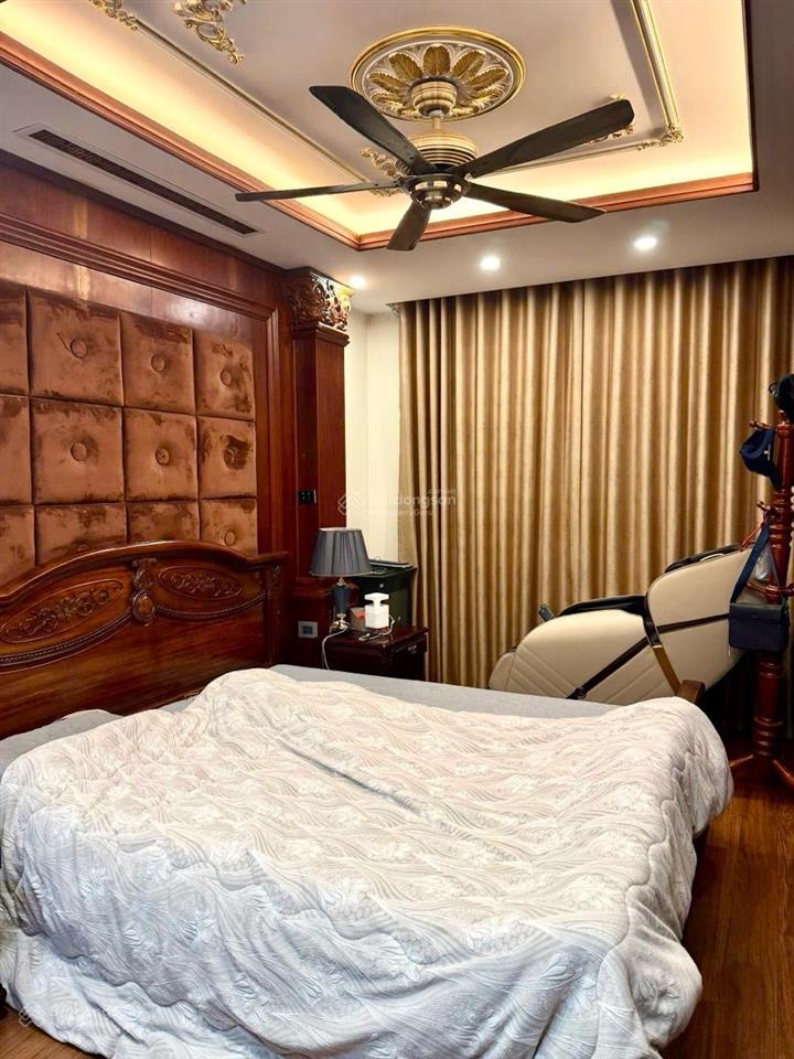 Bà triệu  dt. 40m2. mt. 3,5m. 5 tầng. giá. 22 tỷ.