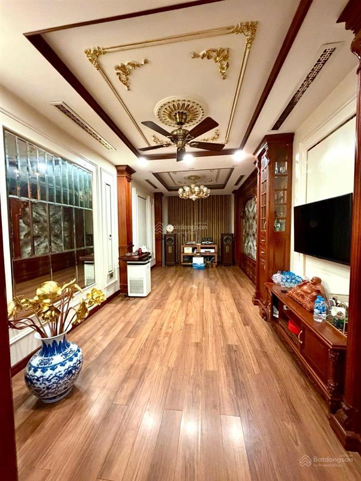 Bà triệu  dt. 40m2. mt. 3,5m. 5 tầng. giá. 22 tỷ.