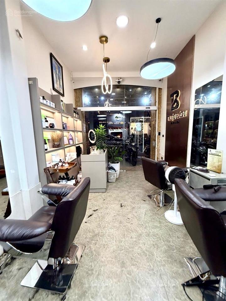 Bà triệu  dt. 40m2. mt. 3,5m. 5 tầng. giá. 22 tỷ.