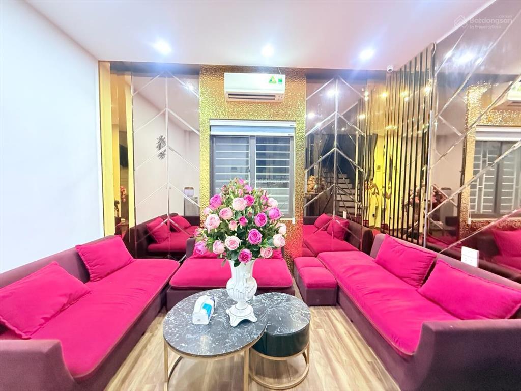 Bán nhà phường thổ quan. dt. 55m. mt. 4m. 7 tầng. giá. 18 tỷ.