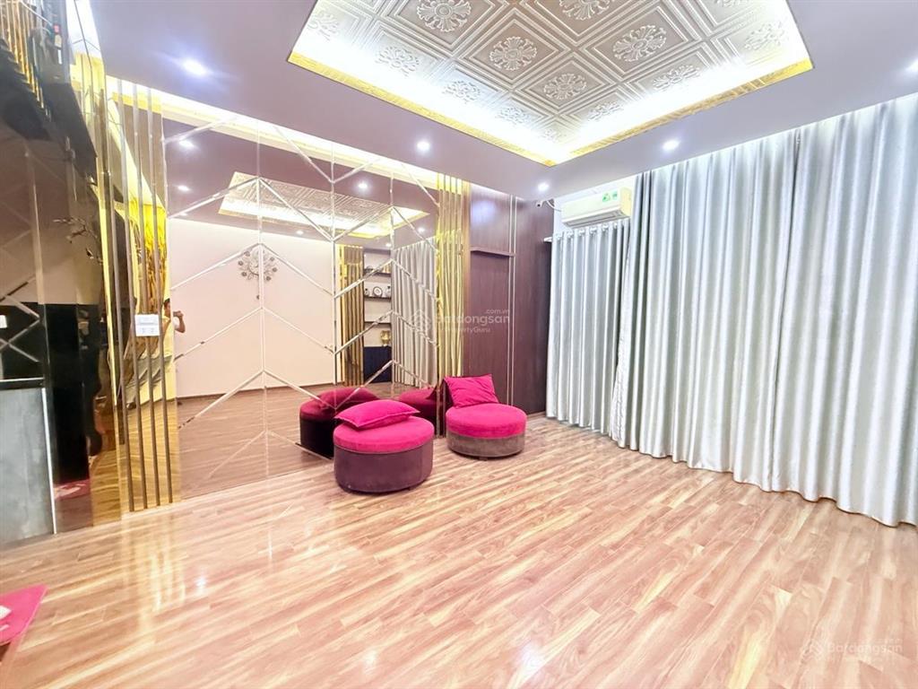 Bán nhà phường thổ quan. dt. 55m. mt. 4m. 7 tầng. giá. 18 tỷ.